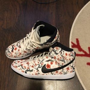 Nike sb dunk cherry blossom